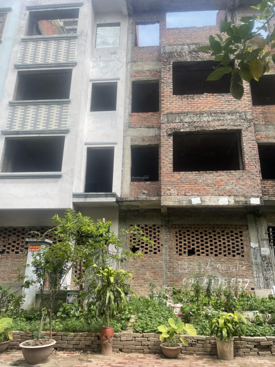 Four-Story Townhouse with 82.5sqm for Storage