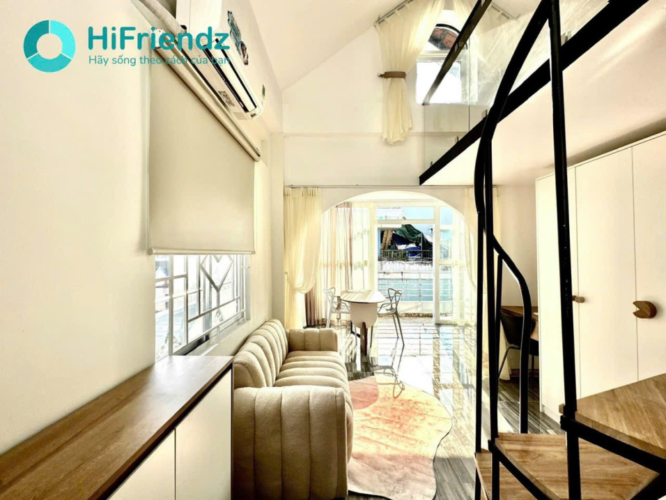 Duplex Apartment with Balcony near Vạn Hạnh Mall