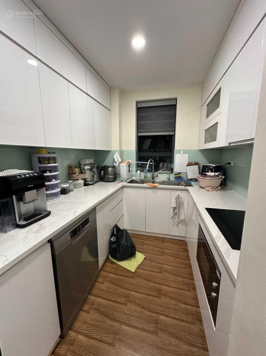 Spacious 3-bedroom apartment at 60 Hoang Quoc Viet, Cau Giay, Hanoi
