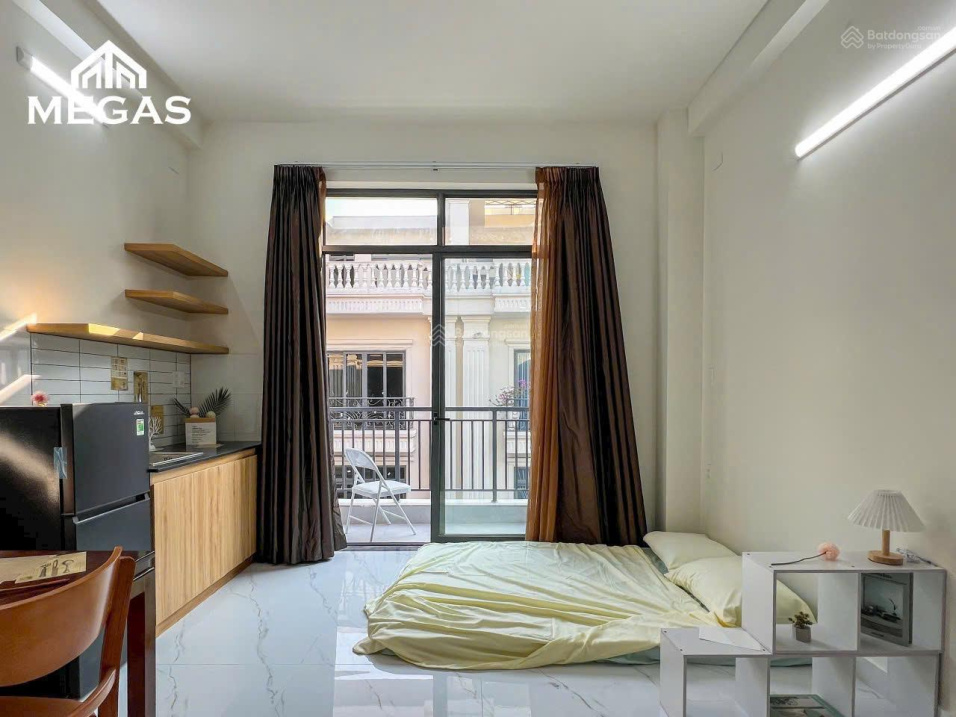 Modern Studio Apartment with Balcony Near Universities
