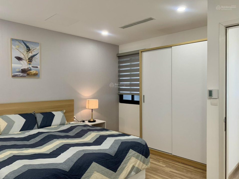Modern 2-3 Bedroom Apartment with City Views