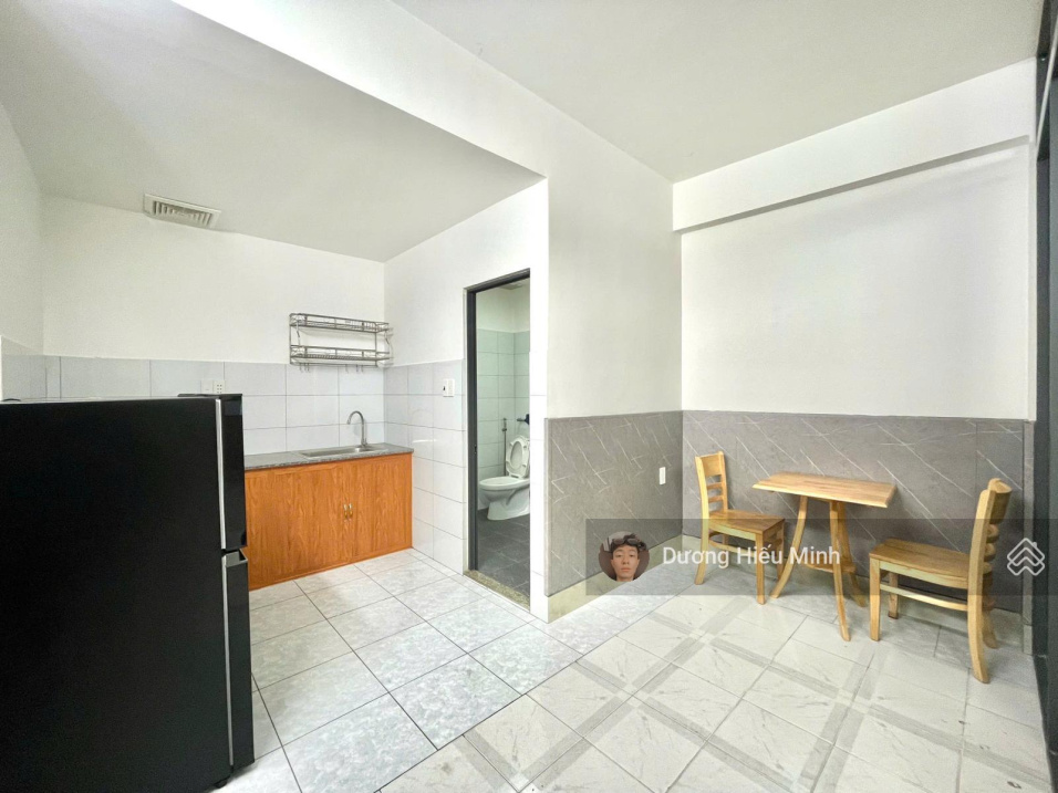 Modern Glass-Partitioned Apartment with Full Amenities