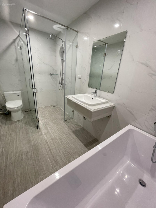 Modern 1-2 Bedroom Apartment with West Lake View