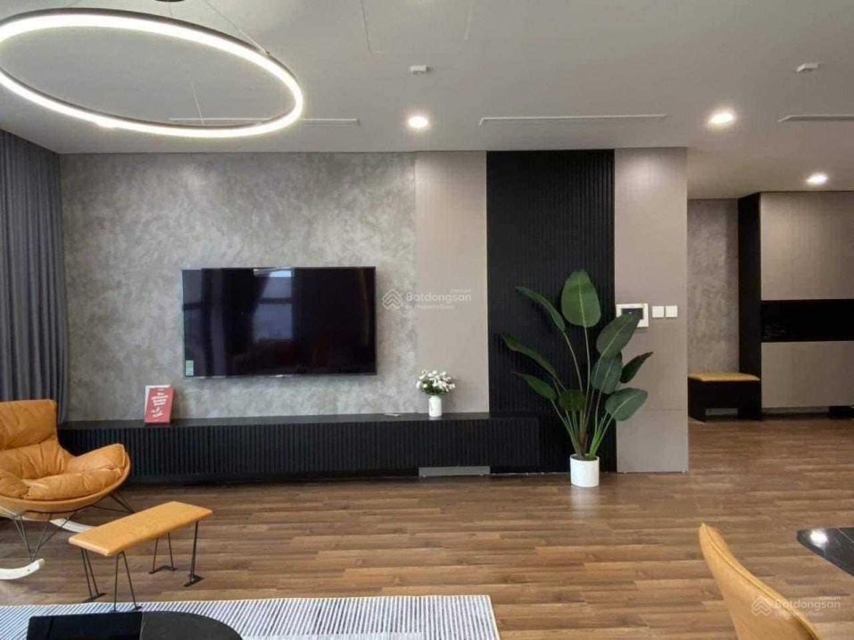 Luxury 2-Bedroom Apartment at Grandeur Palace, Giảng Võ