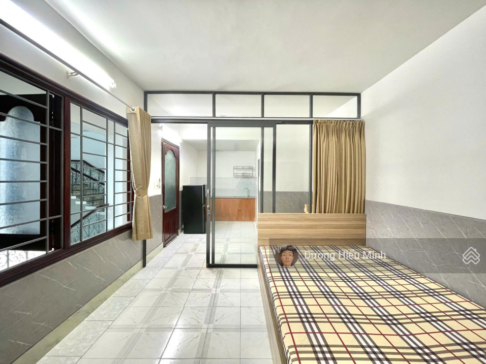 Modern Glass-Partitioned Apartment with Full Amenities