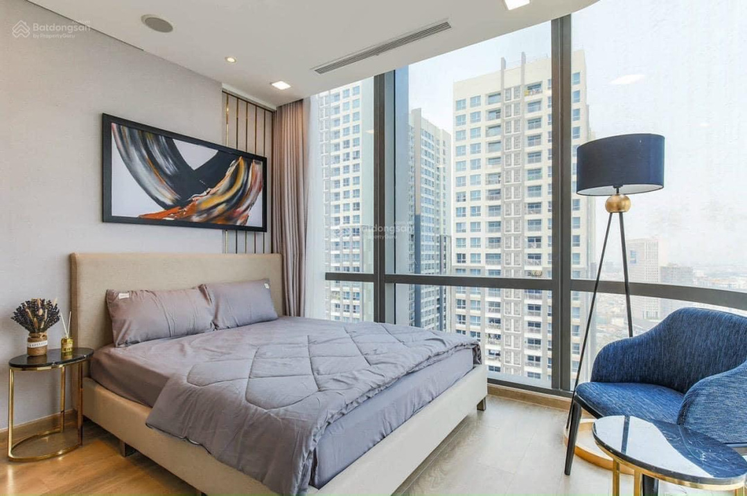 Modern 2-Bed Apartment with City Views