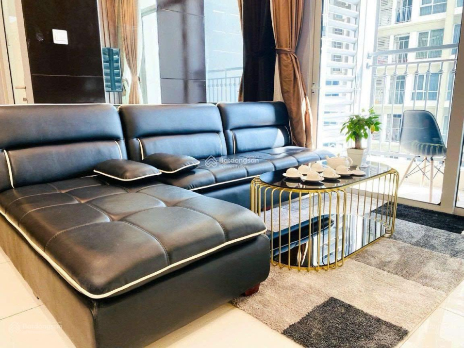 Spacious 3-Bedroom Apartment in Hùng Vương, District 5