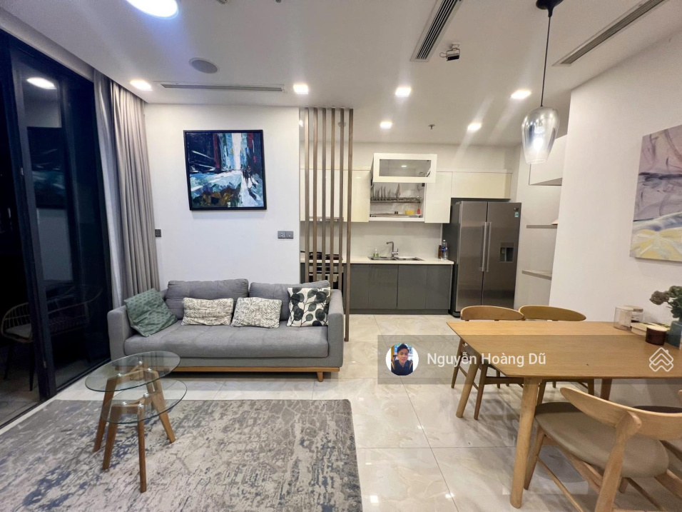 Modern 2-Bed Apartment with City Views