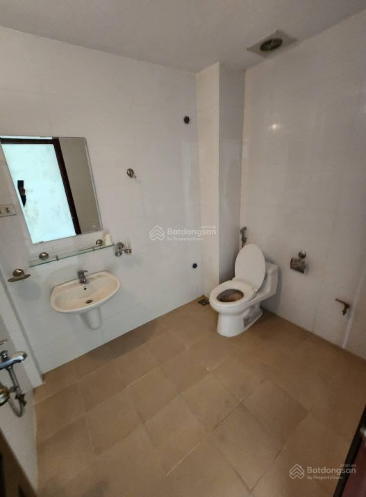 Spacious 4-Floor House on 30m Wide Street