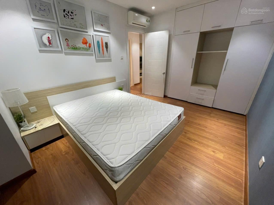 Modern 3-Bedroom Apartment with Designer Interior