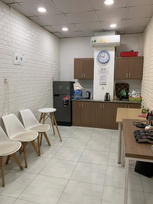 Large Corner House in Le Hong Phong Area