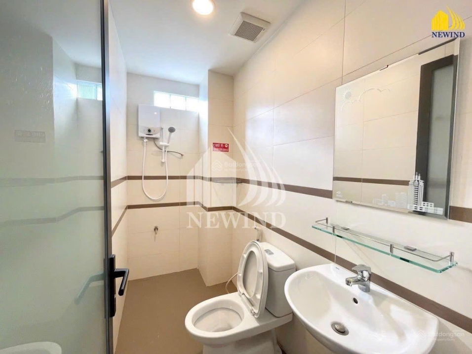 Modern Studio Apartment with Balcony in District 7