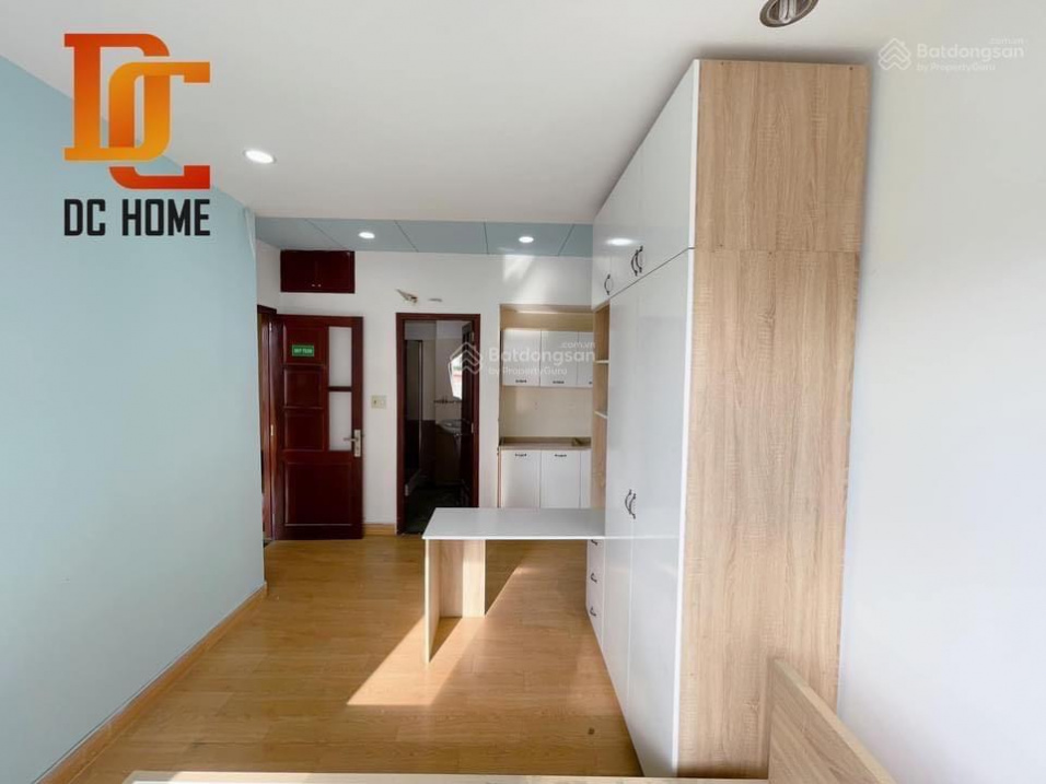 Modern Studio Apartment with Balcony in District 3