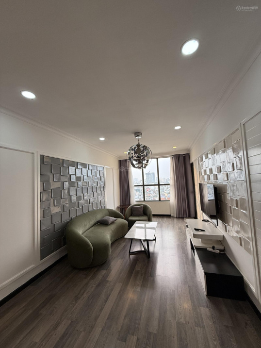 Modern 3-Bedroom Apartment Near District 1