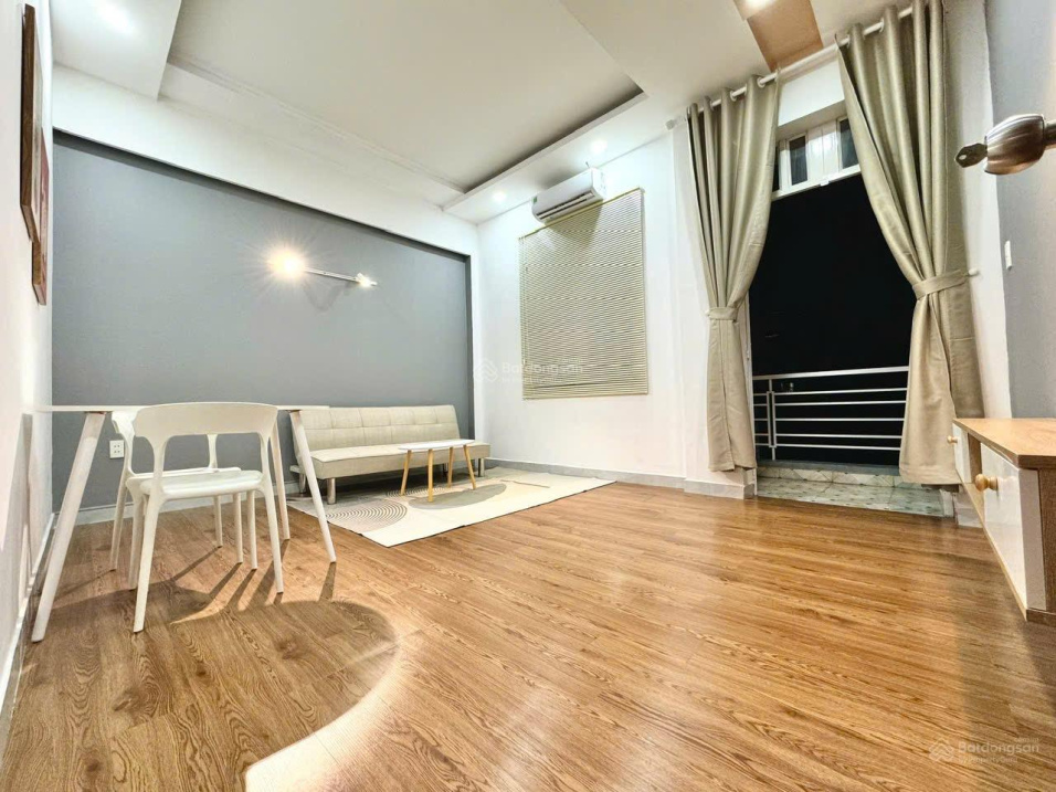 Modern Studio with Full Premium Furnishings