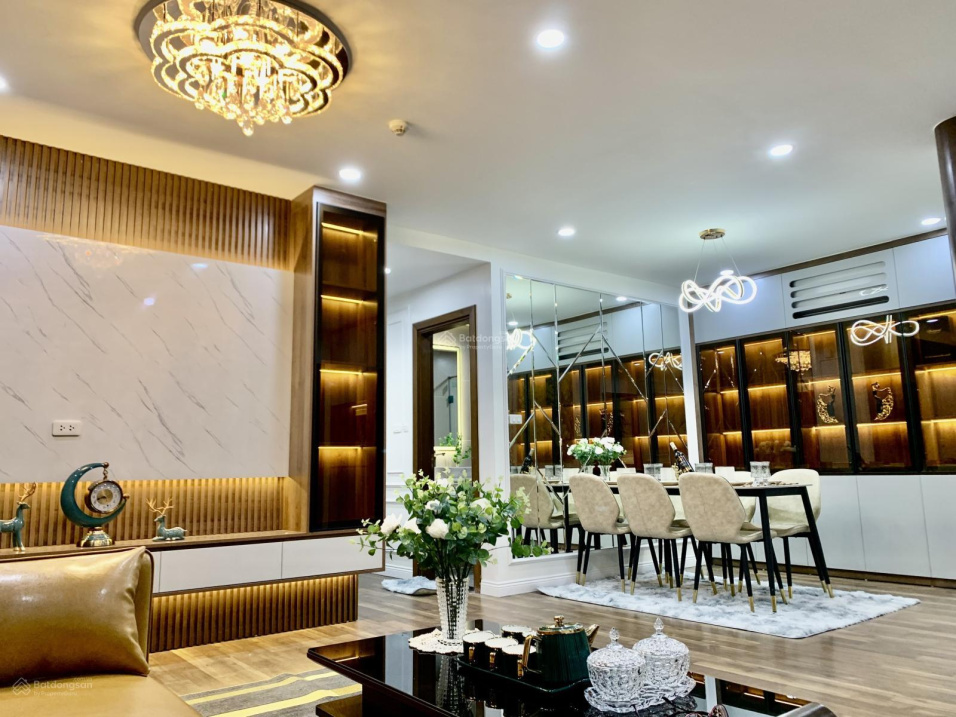 Luxurious 2BR Apartment at Goldmark City