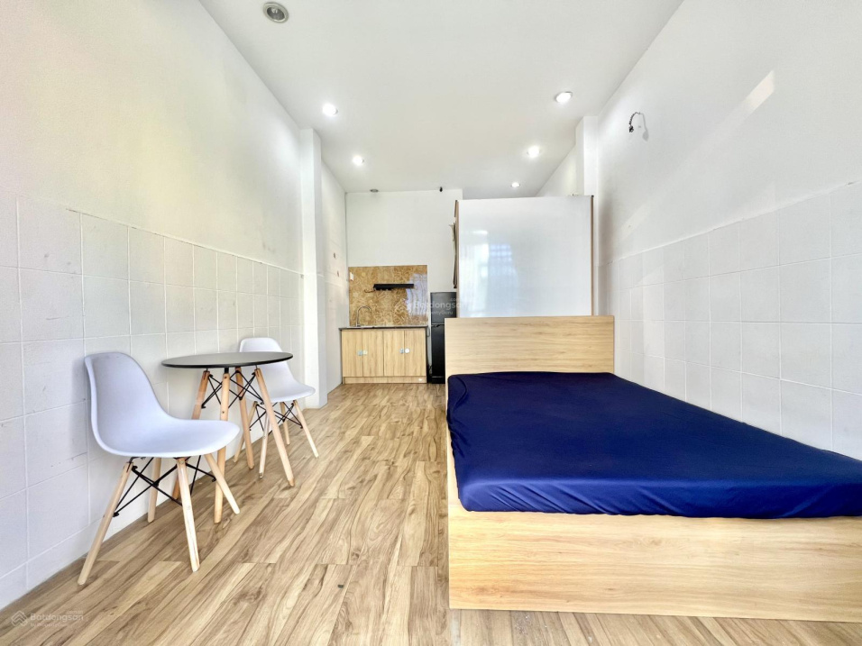 Modern Studio with Balcony Near Hoa Binh Theater