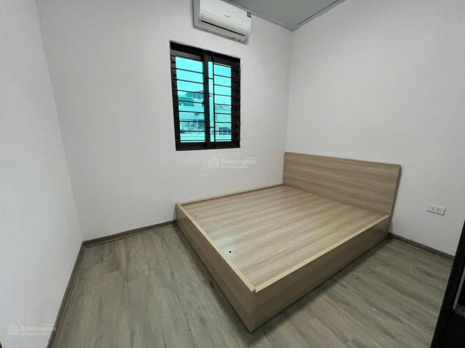 Modern Two-Story House with Balcony, 40m²