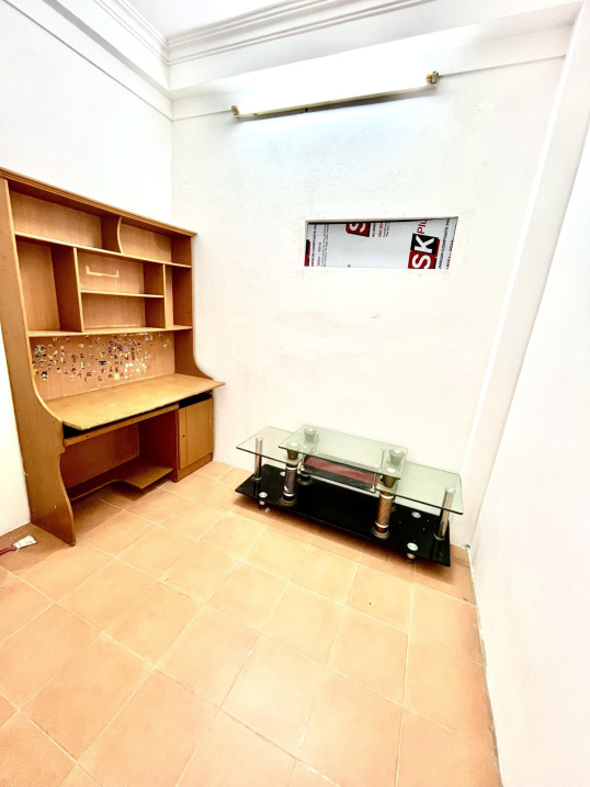 Spacious Townhouse Near Schools and Markets