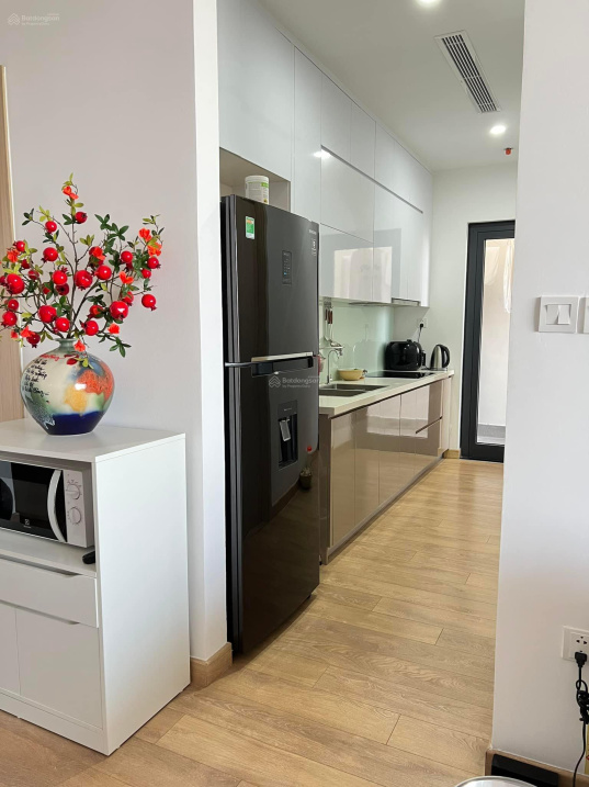 Modern 2-Bed Apartment with City Views