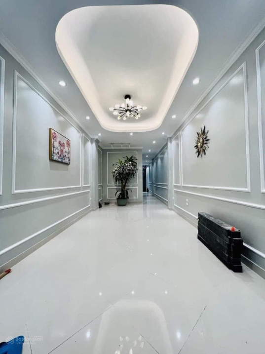 Modern 5-Floor House with New Interior