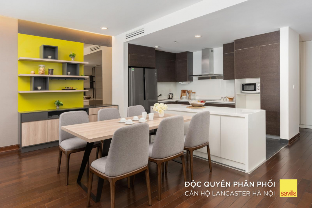 Modern 3-Bedroom Apartment with Lake View