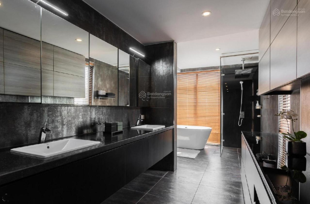 Modern 5-Floor House with 3 Bedrooms