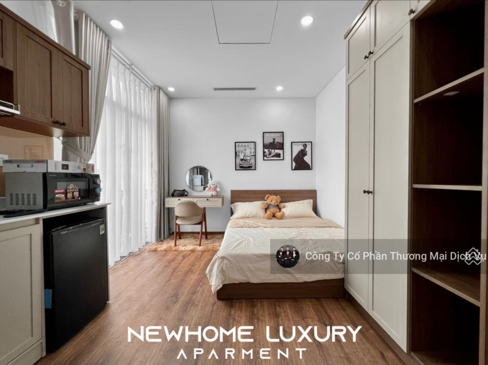 Modern Studio Apartment Near Airport with Balcony