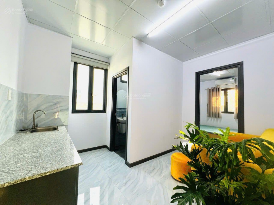 Modern 1-Bedroom Apartment with Elevator Access