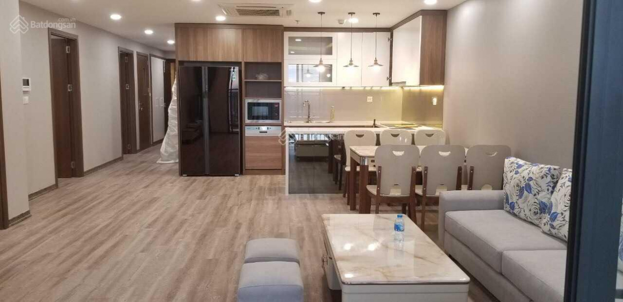 High Floor Trang An Apartment with City Views