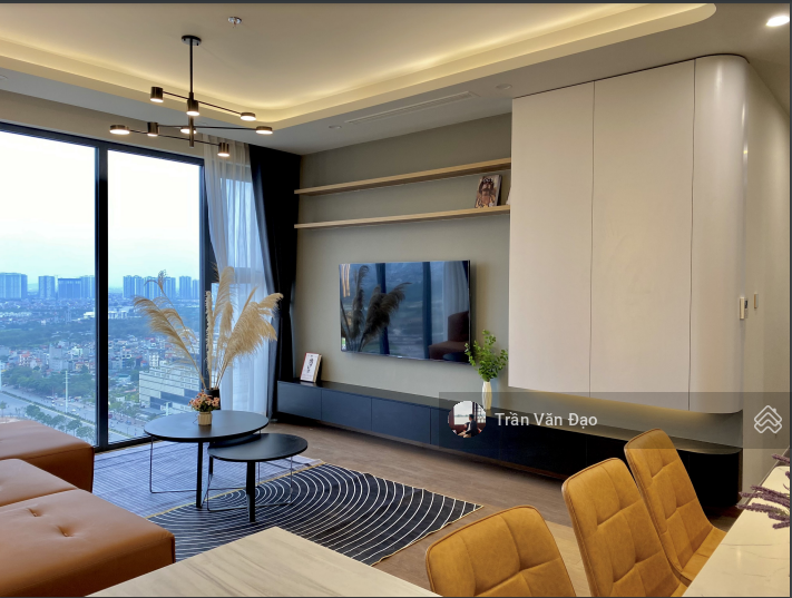 Large 3-Bedroom Apartment with City Views