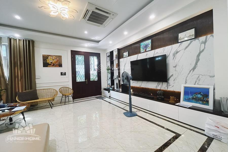 Fully Furnished Townhouse at Nguyệt Quế 12, Vinhomes The Harmony