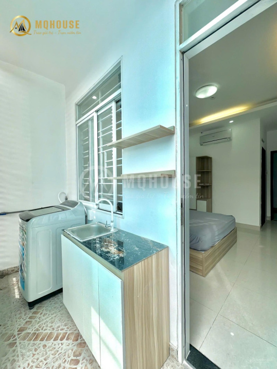 Modern Studio with Balcony near Market