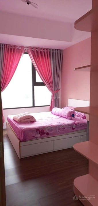 Luxury 2-Bed Riverside Apartment with River View