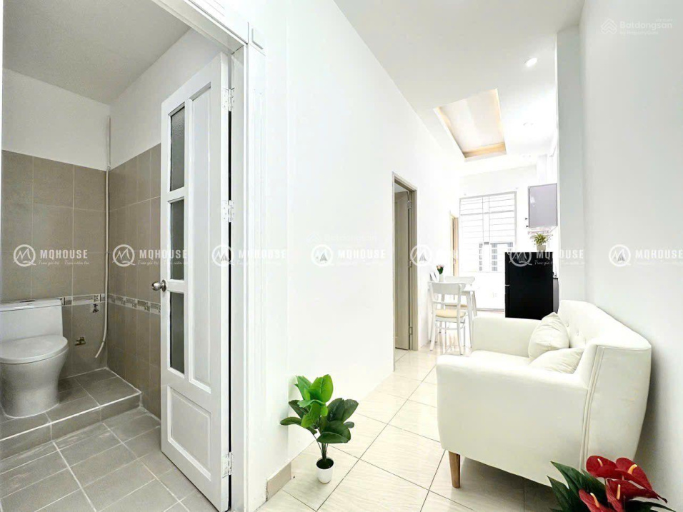 Modern Studio Apartment with Washing Machine and Balcony