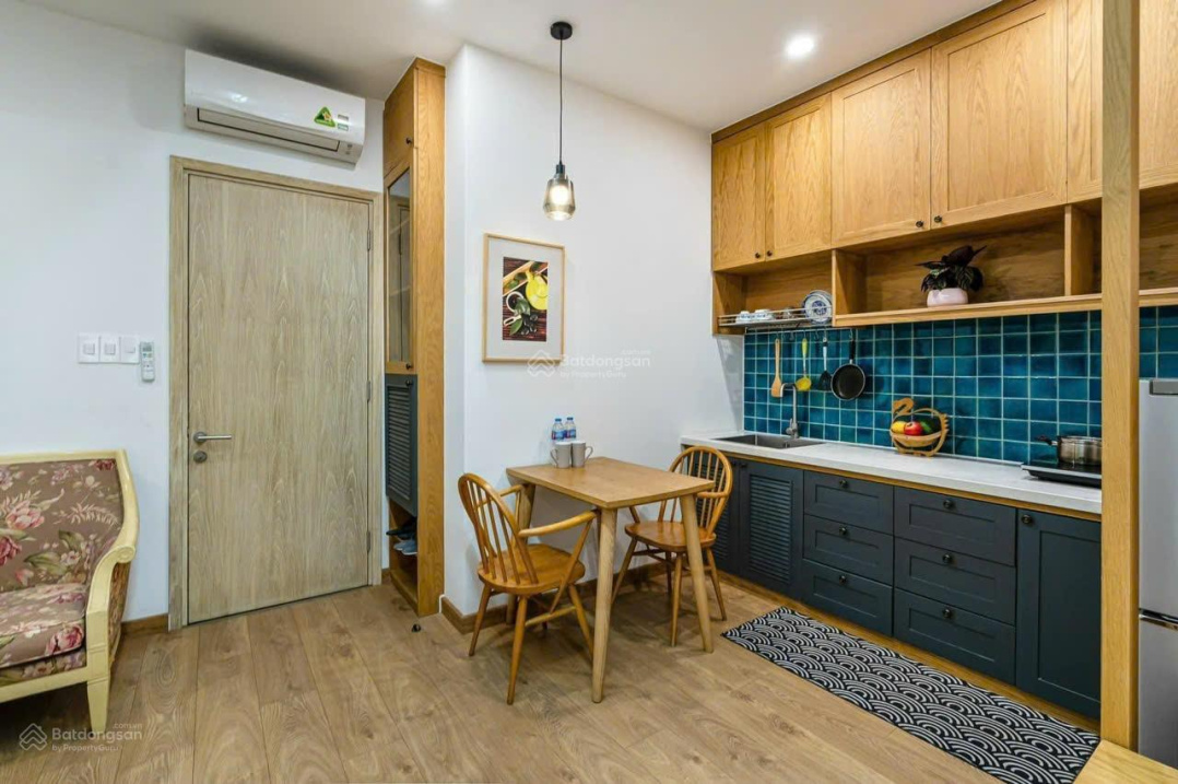 Modern Studio with Balcony in District 10
