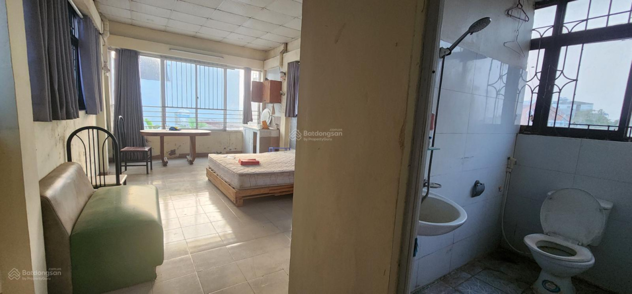 5-Floor House with 7 Rooms in Tay Ho
