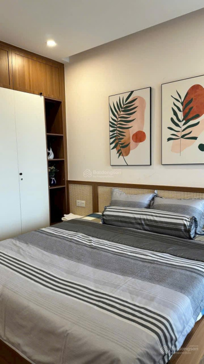 Modern Ocean Park Apartment with Designer Interior