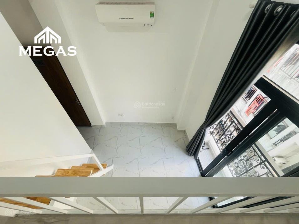 Modern Duplex Apartment with Balcony and New Renovation