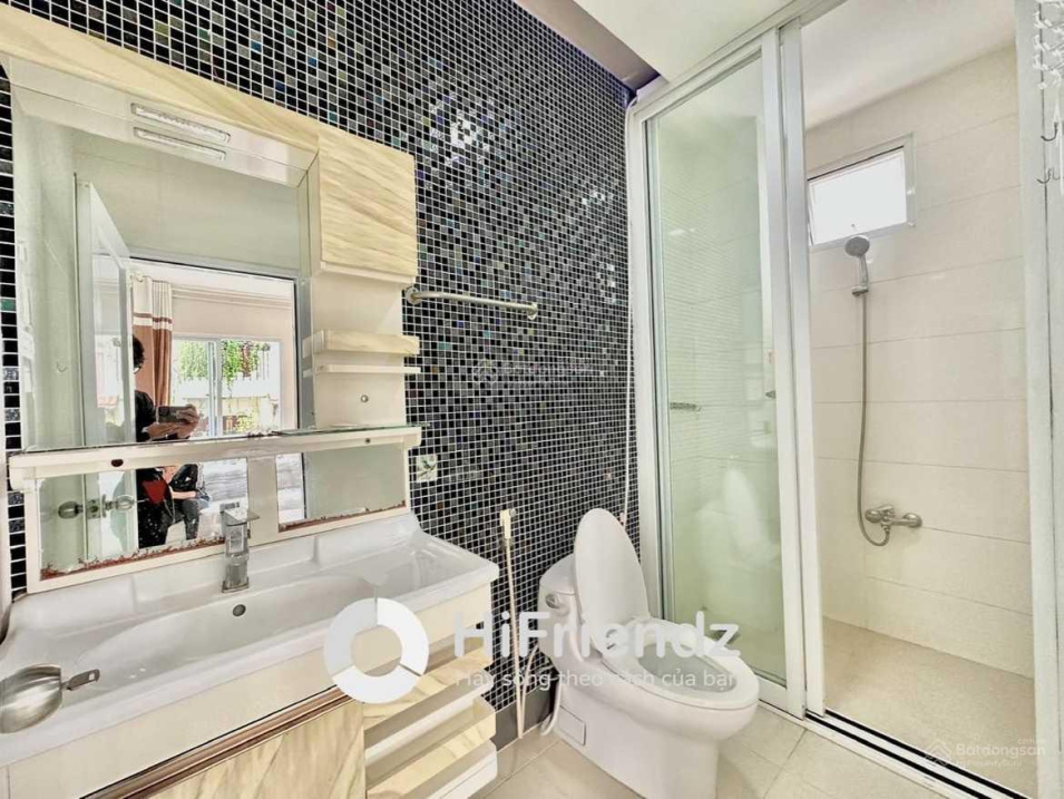 Modern Studio Apartment with Full Amenities
