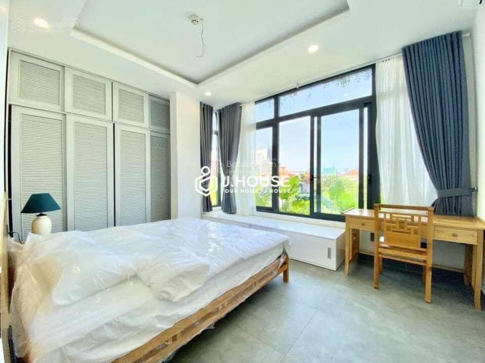 Bright Studio with City Views and Strong WiFi