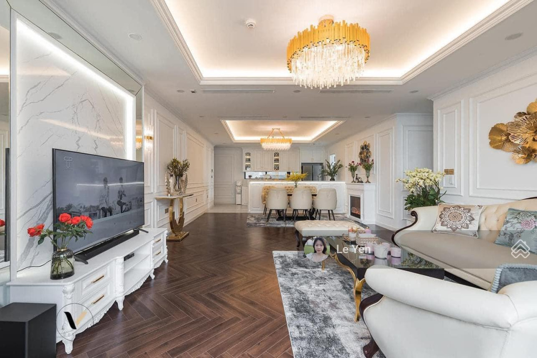 Luxurious 3-Bedroom Apartment with Lake View