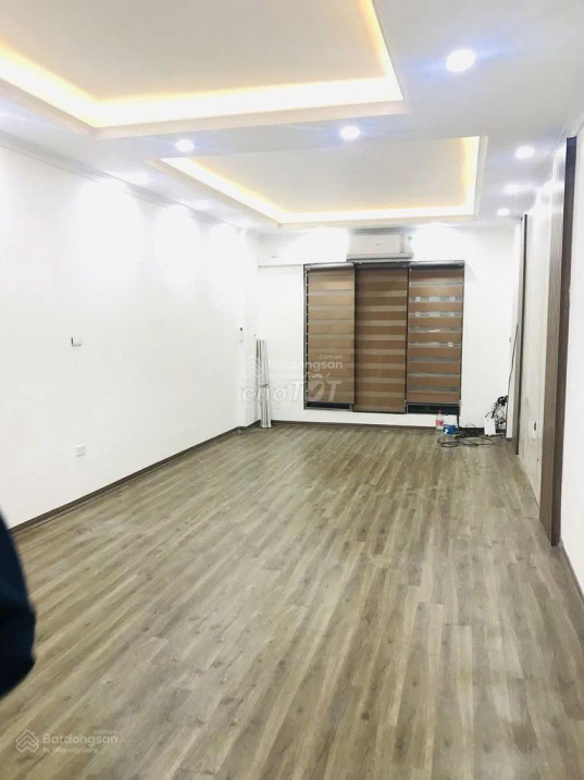 6-Floor House with Elevator, 45m², Parking