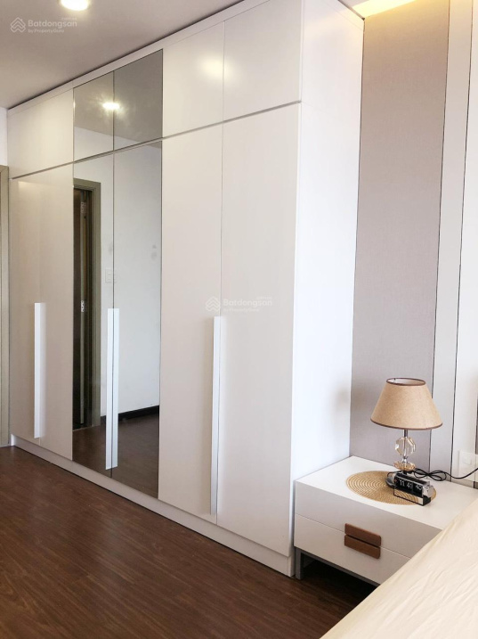 Modern 75m² Newton Residence Apartment with Designer Interior