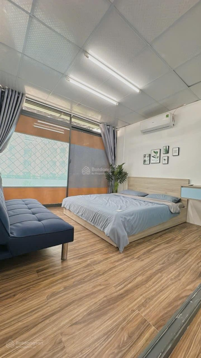 Modern Studio with Balcony in District 1