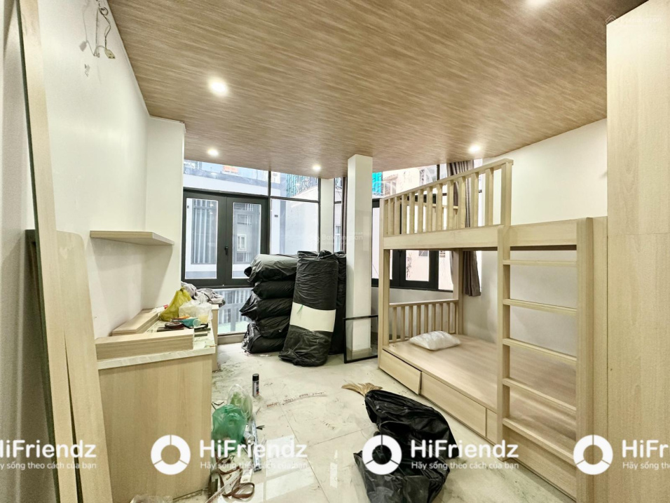 Modern Bunk Bed Room with Elevator Near Q3