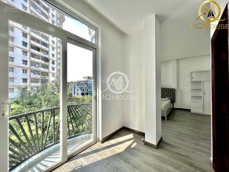 Modern 1BR Apartment Near Tan Son Nhat Airport