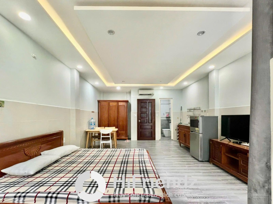 Modern Studio Apartment with Elevator and Amenities