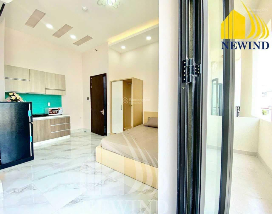 Modern Studio Apartment with Balcony in District 7