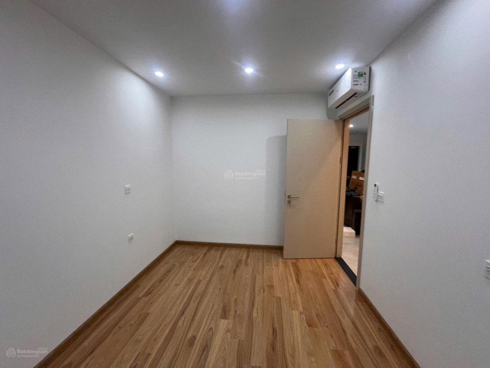 Modern Furnished Apartment with Kitchen and AC